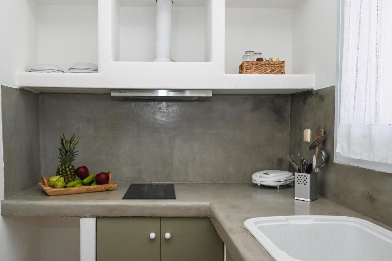 Navis Apartement interior in Triovasalos, Milos