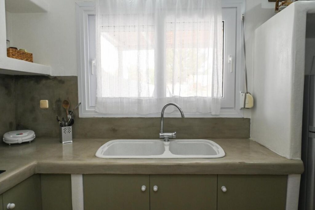 Navis Apartement interior in Triovasalos, Milos