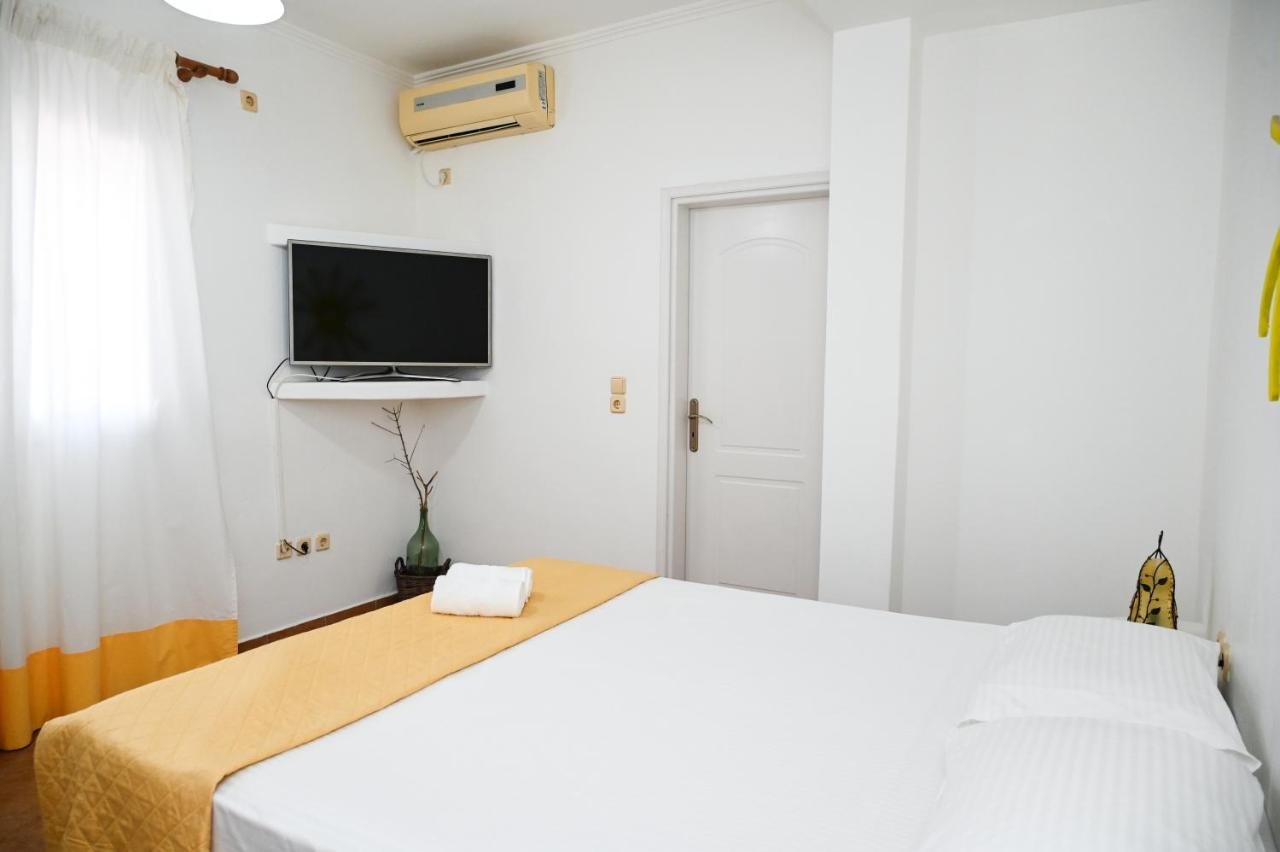 Navis Apartement interior in Triovasalos, Milos