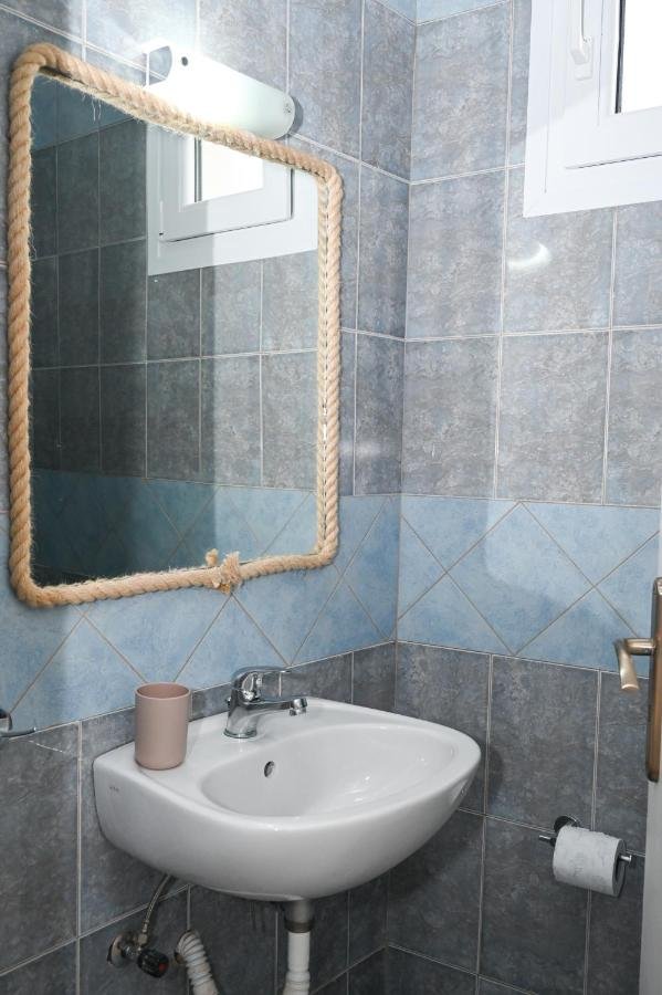 Navis Apartement interior in Triovasalos, Milos