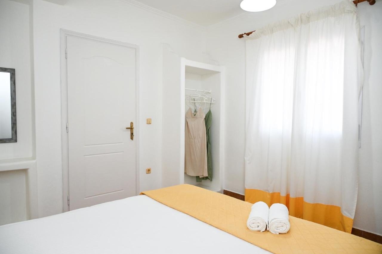 Navis Apartement interior in Triovasalos, Milos