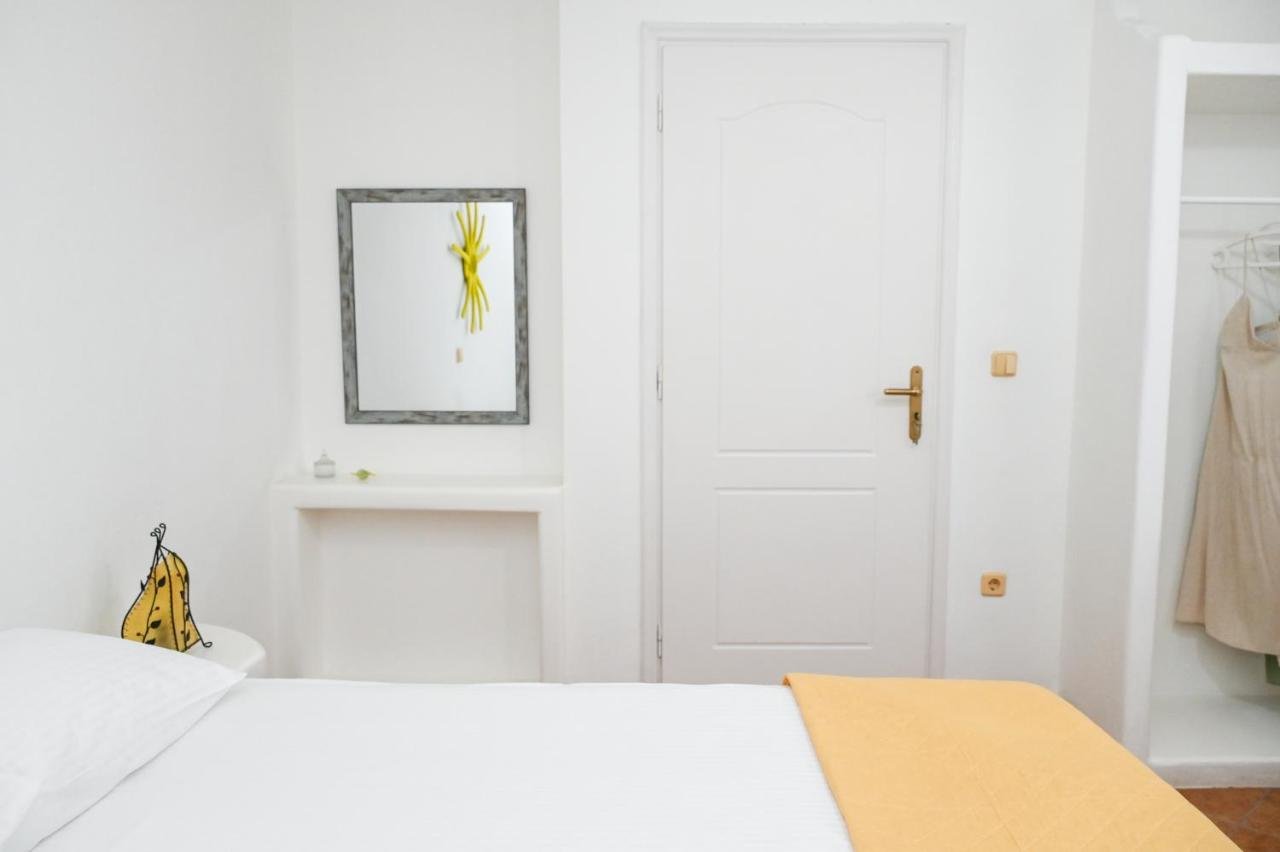 Navis Apartement interior in Triovasalos, Milos