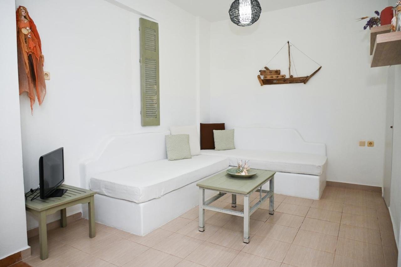 Navis Apartement interior in Triovasalos, Milos