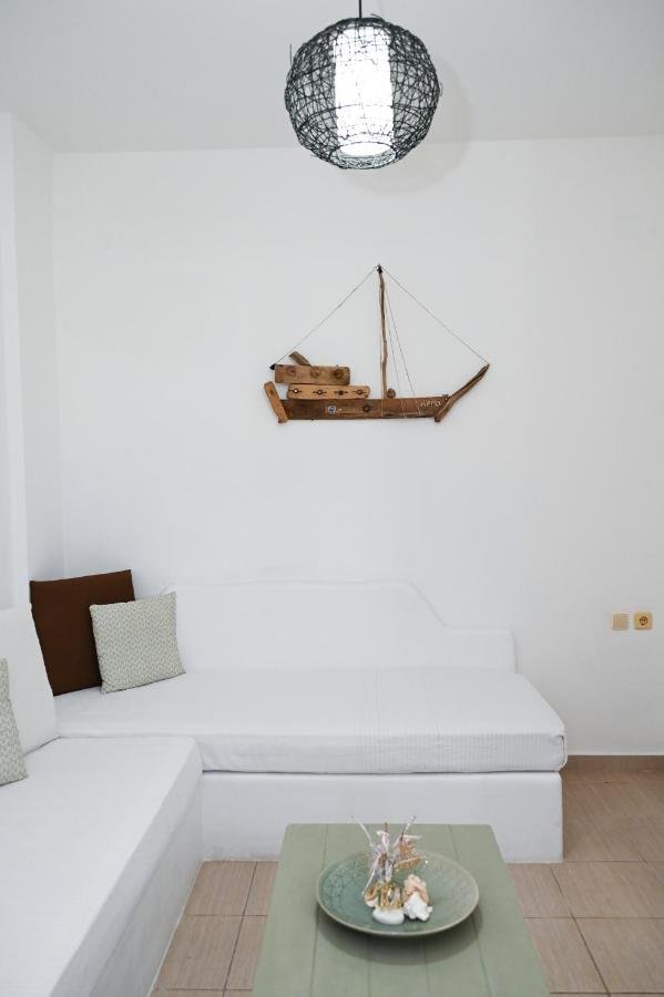 Navis Apartement interior in Triovasalos, Milos