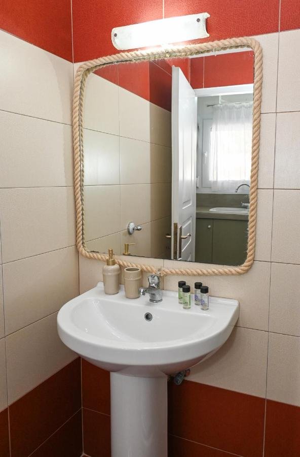 Navis Apartement interior in Triovasalos, Milos