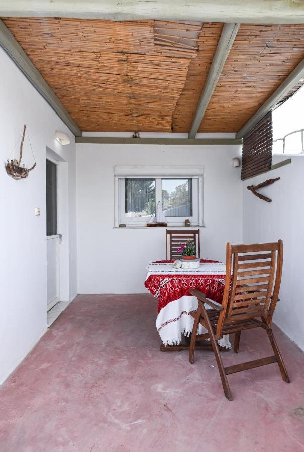 Navis Apartement interior in Triovasalos, Milos