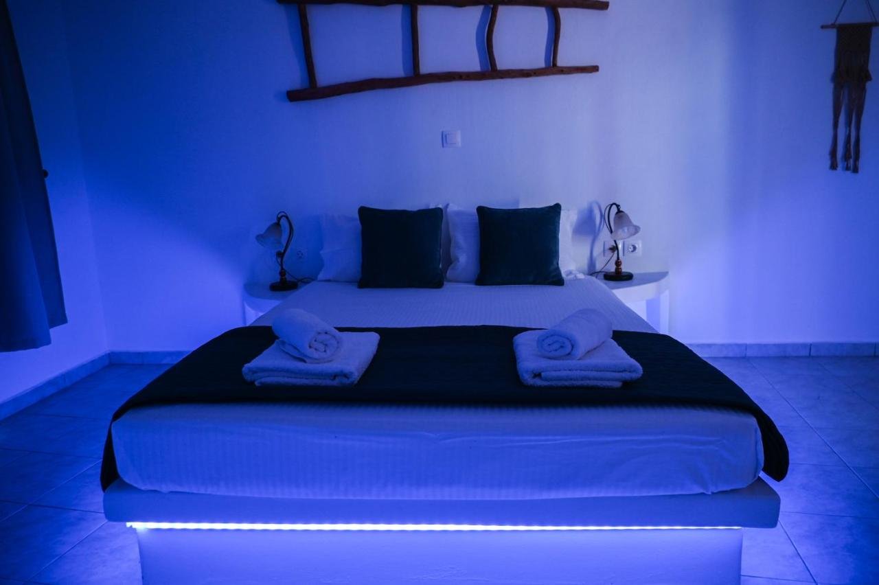 Navis Studio interior in Zefyria, Milos
