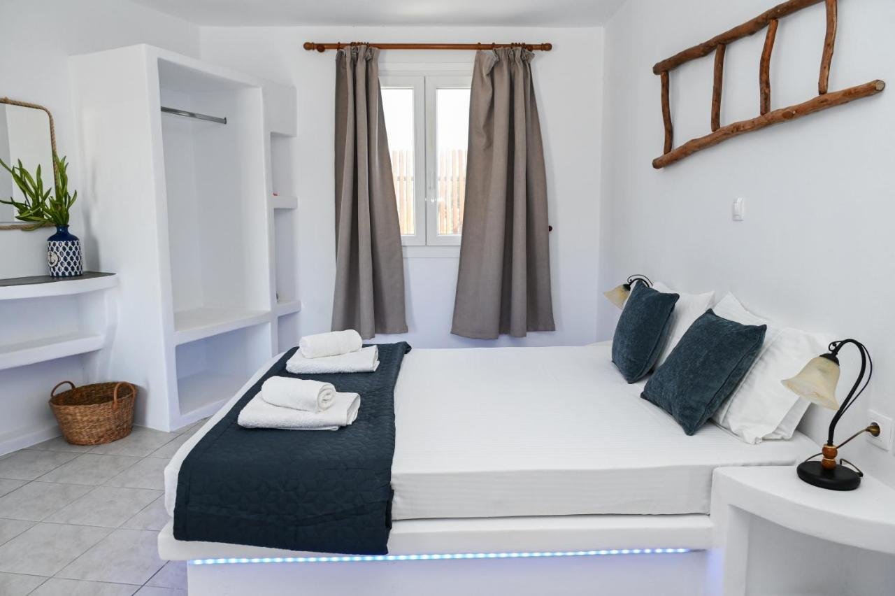 Navis Studio interior in Zefyria, Milos