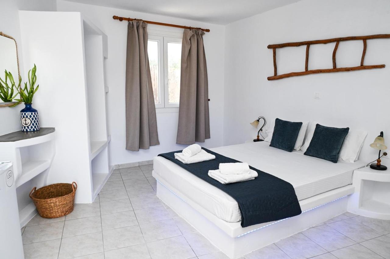 Navis Studio interior in Zefyria, Milos