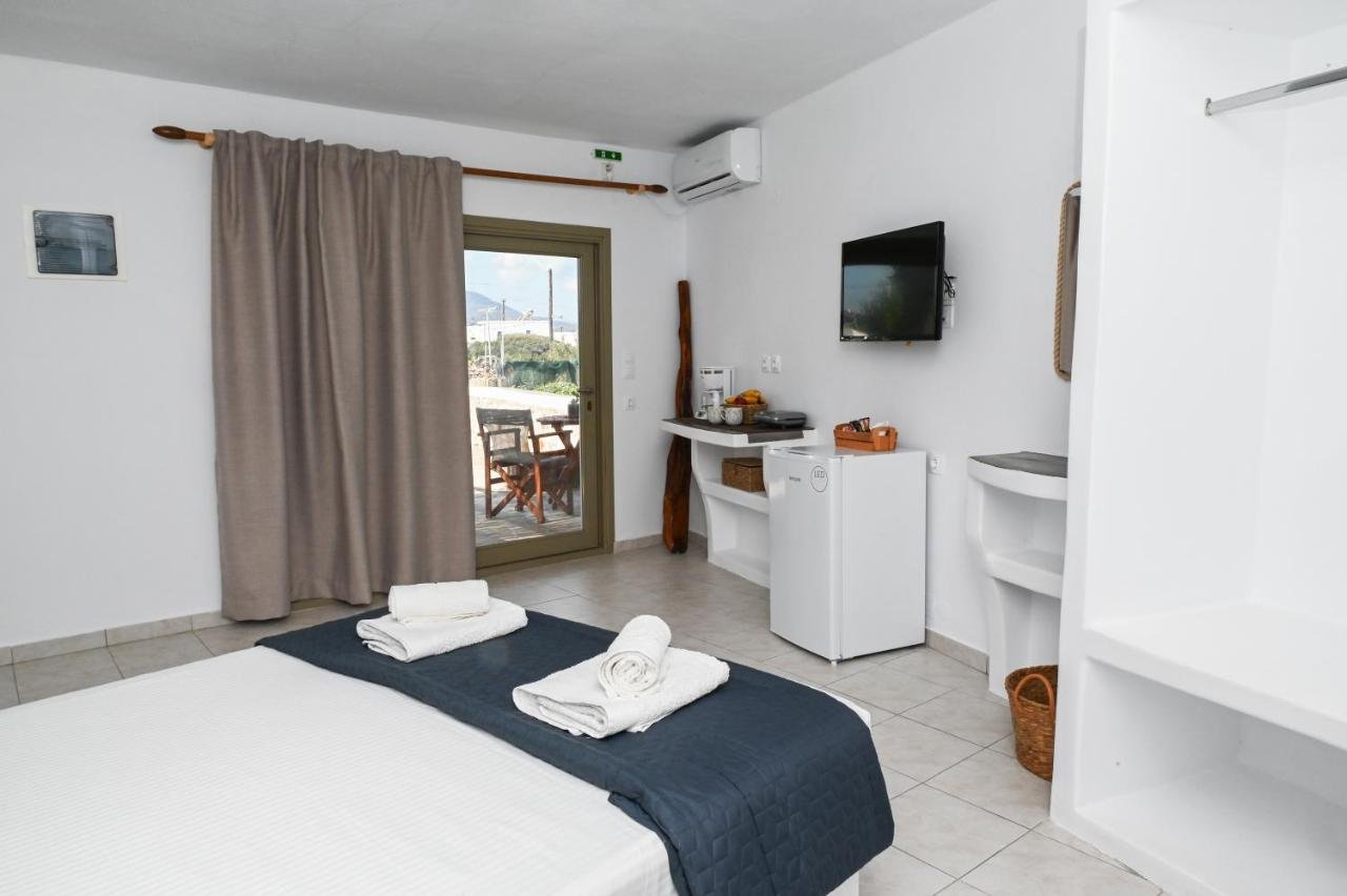 Navis Studio interior in Zefyria, Milos