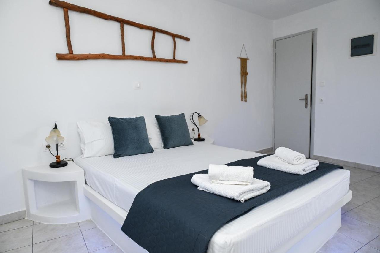 Navis Studio interior in Zefyria, Milos