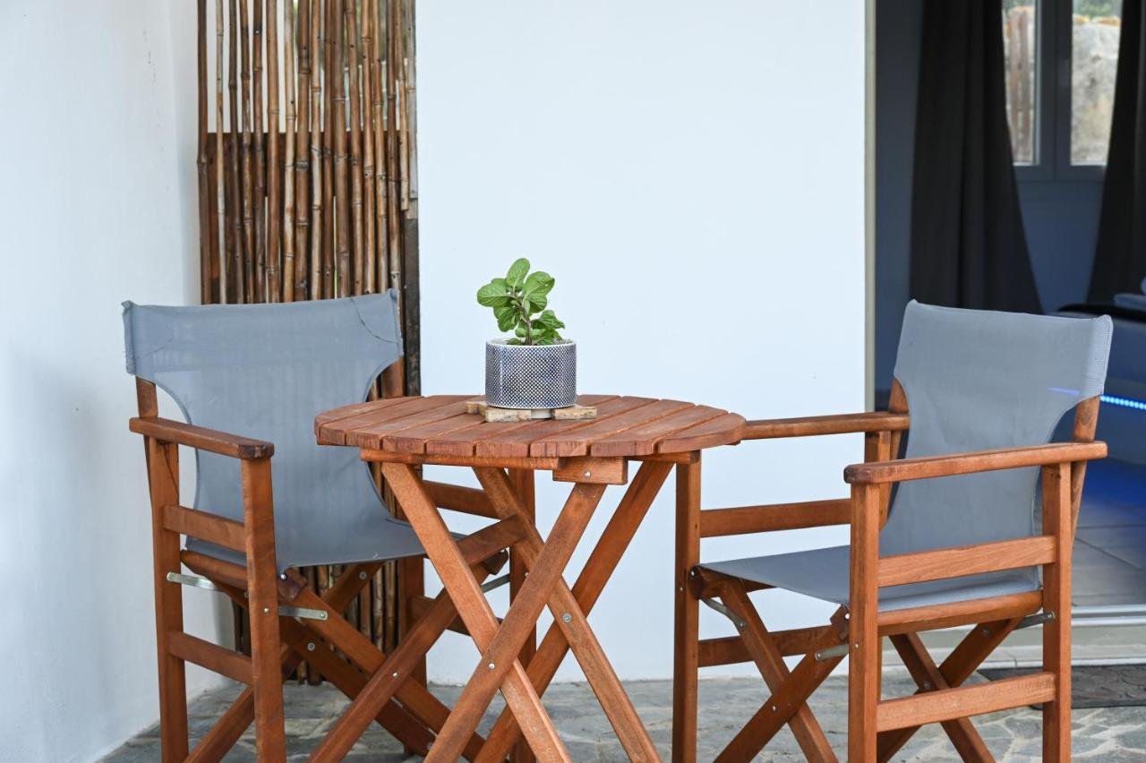 Navis Studio interior in Zefyria, Milos
