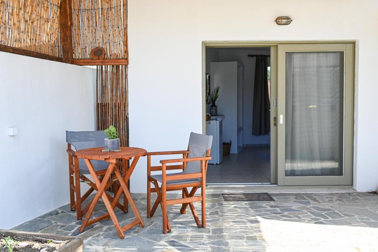Navis Studio interior in Zefyria, Milos
