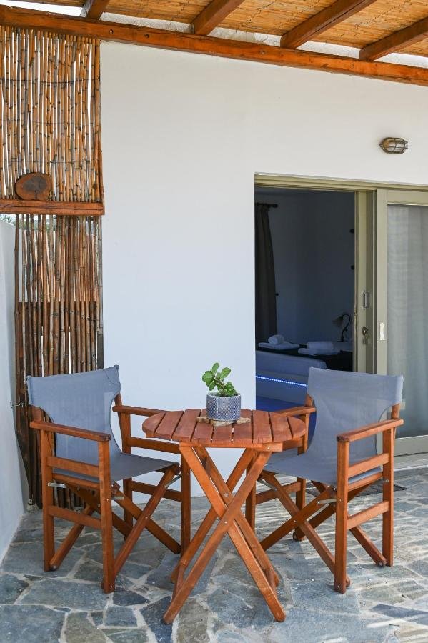 Navis Studio interior in Zefyria, Milos